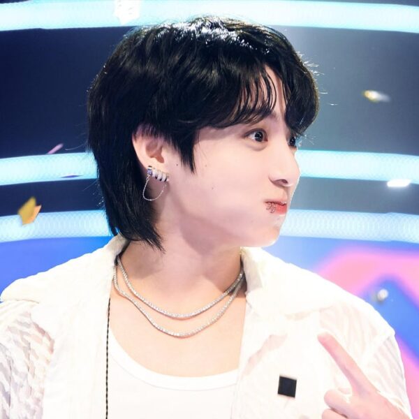 [SBS Inkigayo] Jung Kook - Seven (feat. Latto) photos - 310723