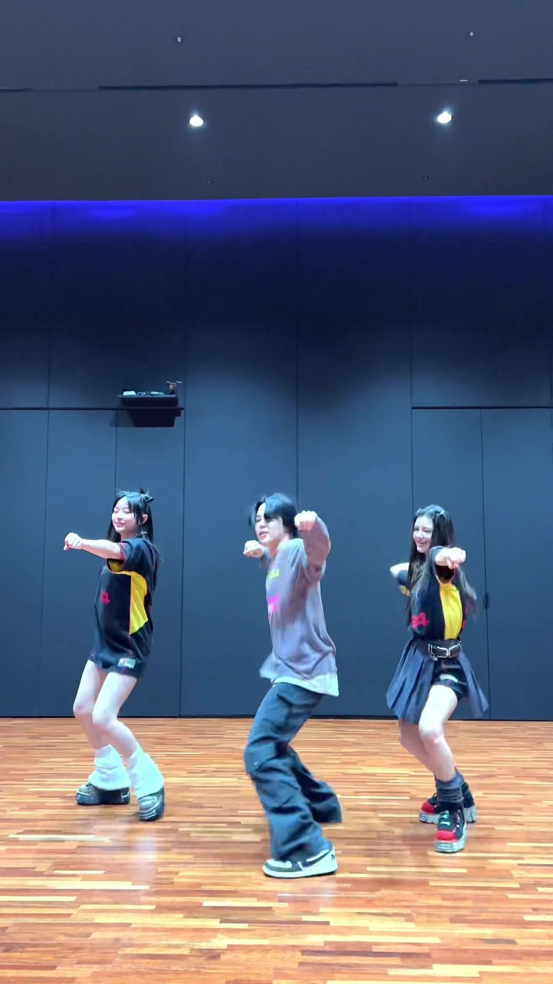 230817 NewJeans on TikTok: ‘ETA’ Dance Challenge (Hanni & Danielle with Jimin)