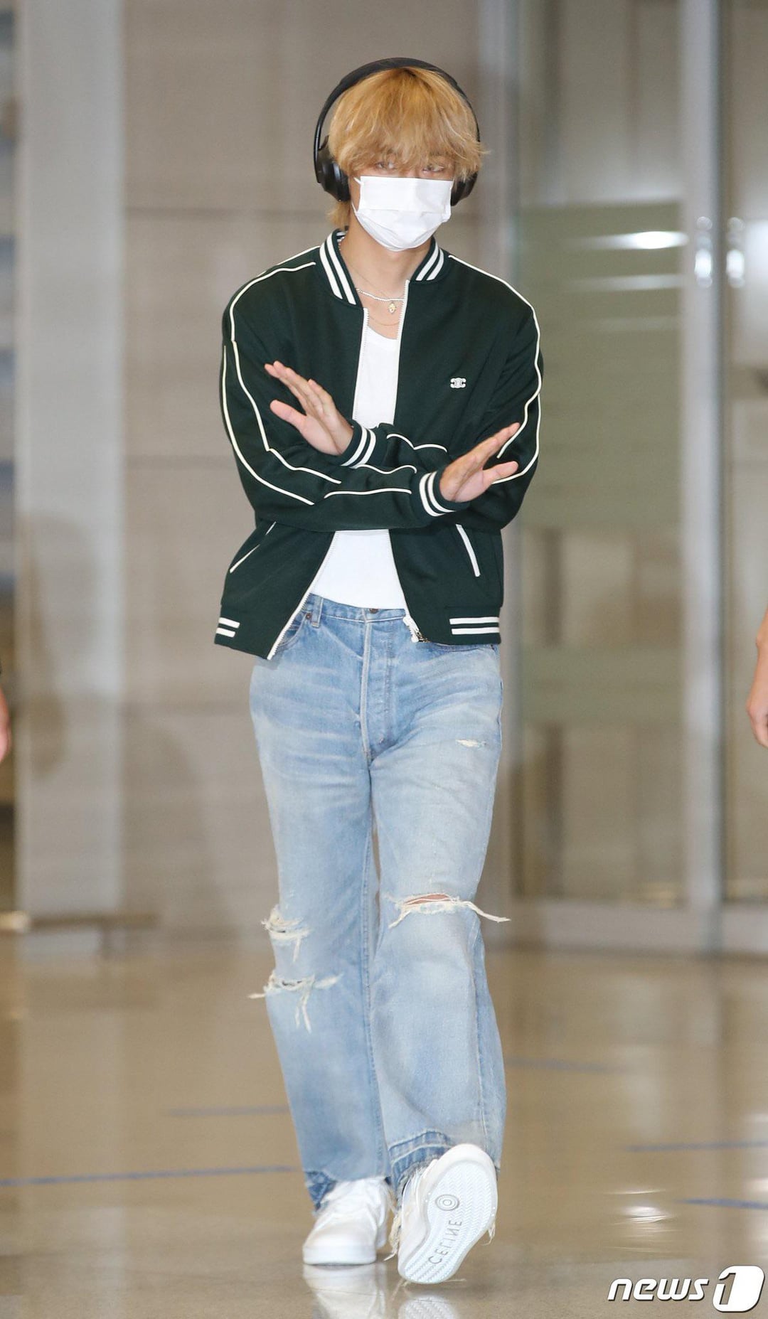 [KMedia] Taehyung Incheon Airport arrival photos - 040723