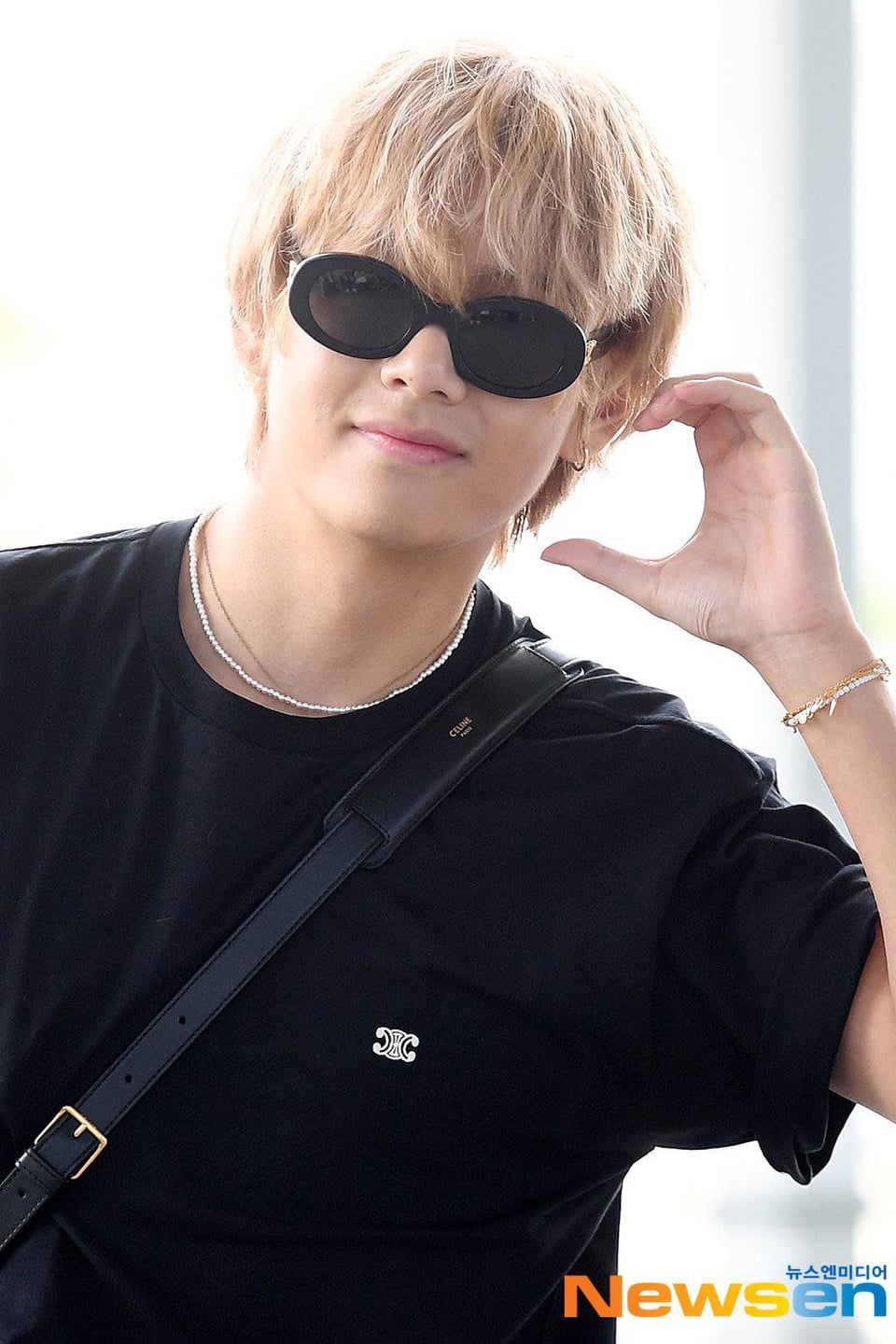 [KMedia] Taehyung Incheon Airport departure photos - 300623