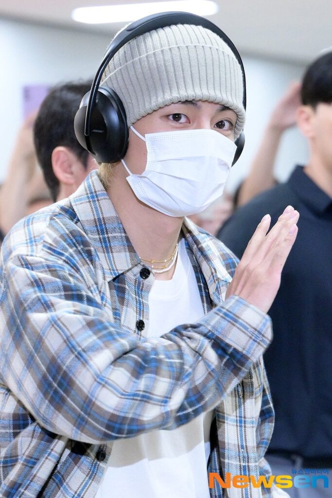 230825 V’s arrival back in Seoul