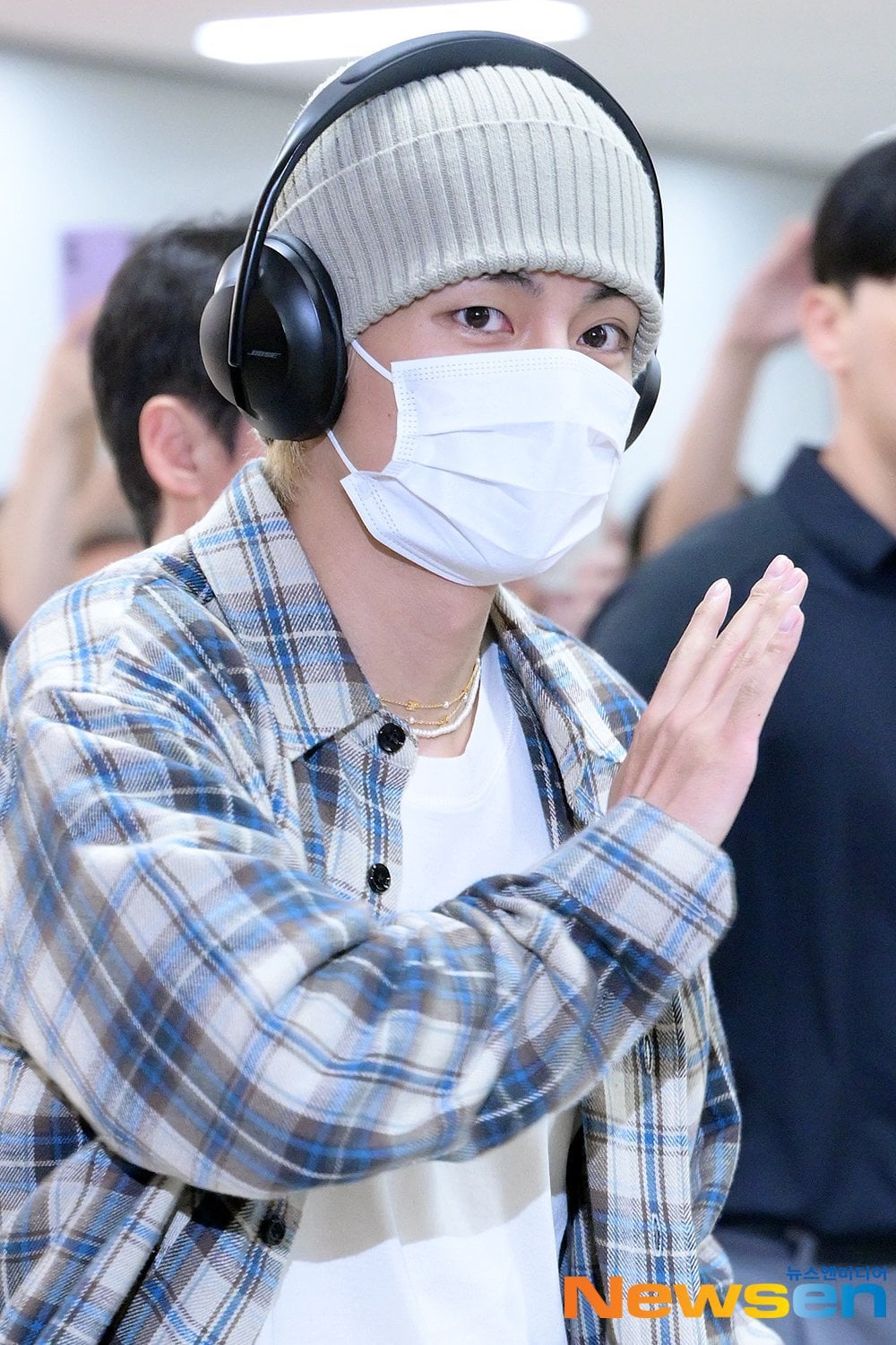 230825 V’s arrival back in Seoul