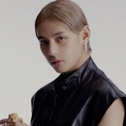 230815 W Korea: V for Vol. 9 2023 (Fashion Film 2)