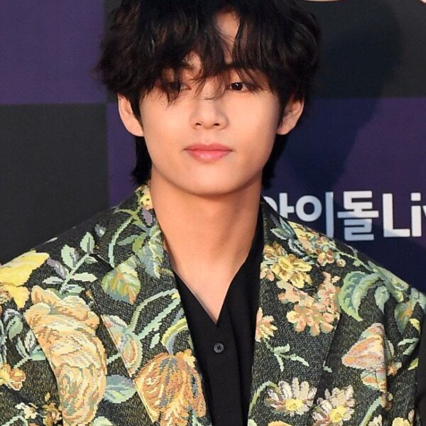 230830 Sports Chosun: BTS V will be on "Inkigayo" on September 10th... Solo debut unveiled for the first time