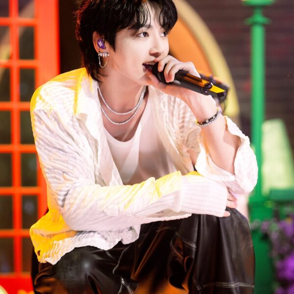 230808 SBS Inkigayo: Mission Photos feat. Jung Kook & V