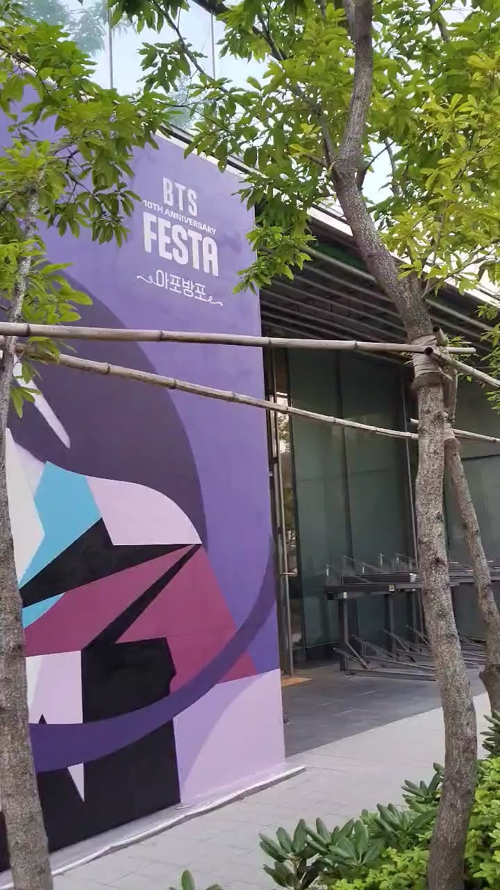 Army shares the completed BTS mural outside HYBE - 160623