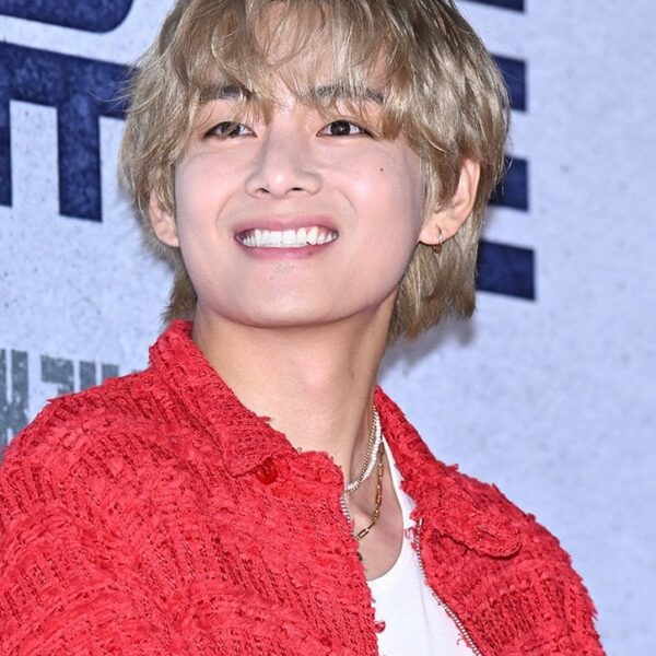 230808 V at the VIP premiere for the movie "Concrete Utopia"