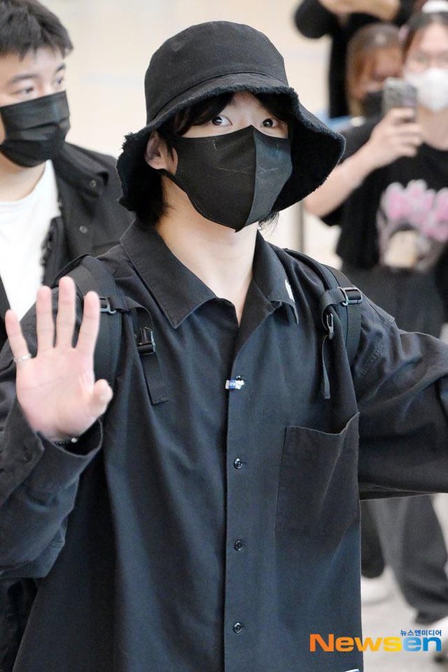 [KMedia] Jungkook Incheon Airport arrival photos - 240723