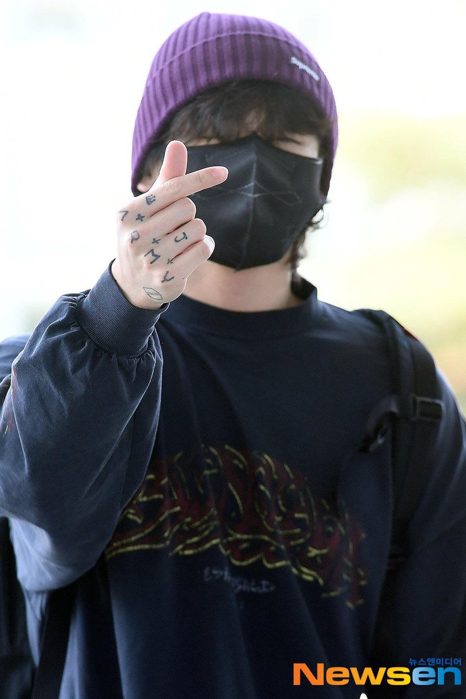 [KMedia] Jungkook Incheon Airport departure photos - 140623