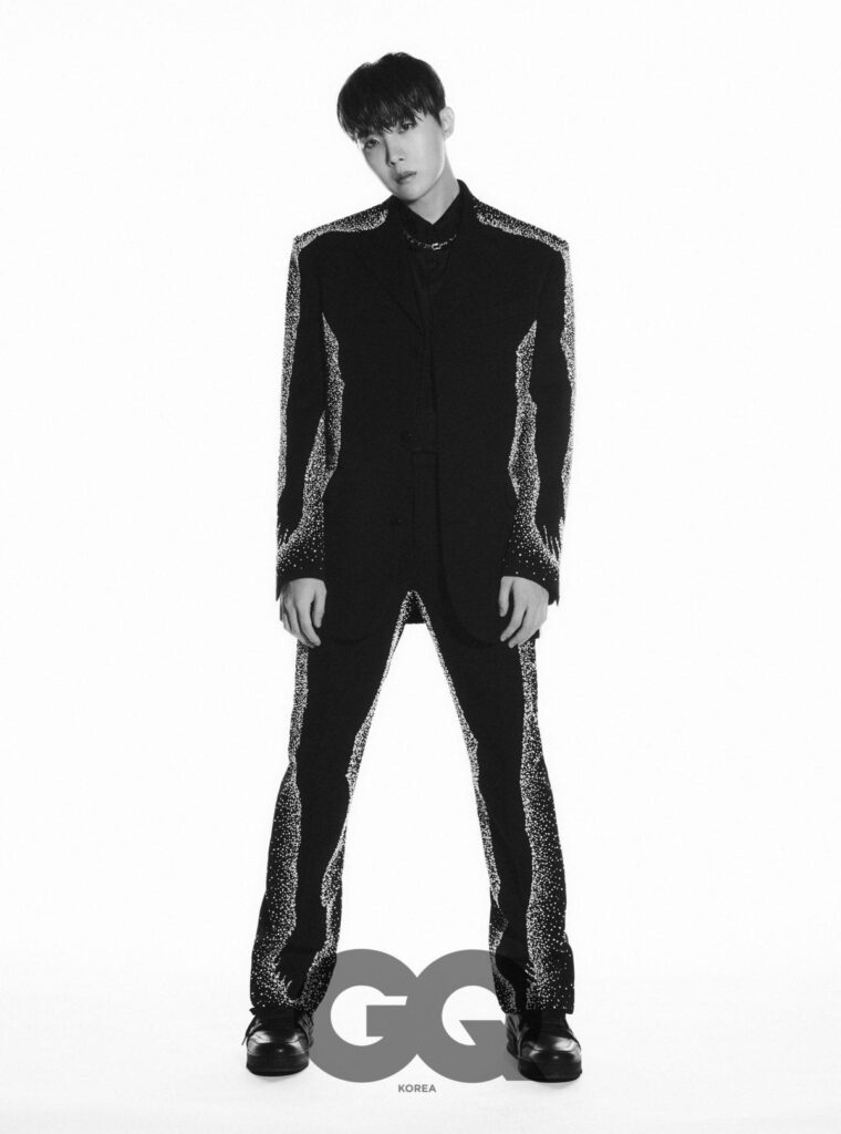 There are many sexy j-hope pictures but I don't know why I like this so much. It's so cool