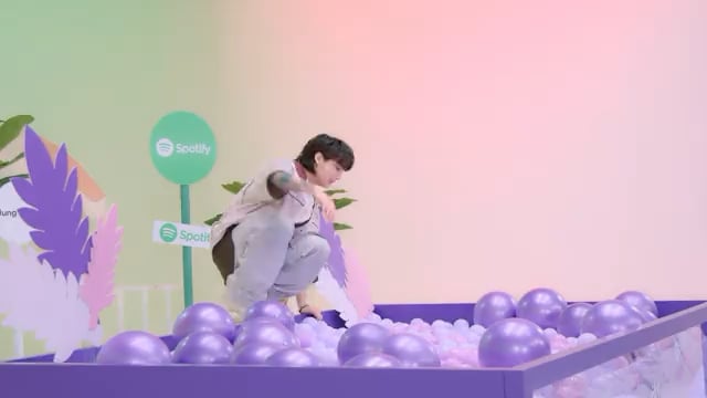 [Spotify Korea] A cute baby rabbit entering the ball pit - 140723