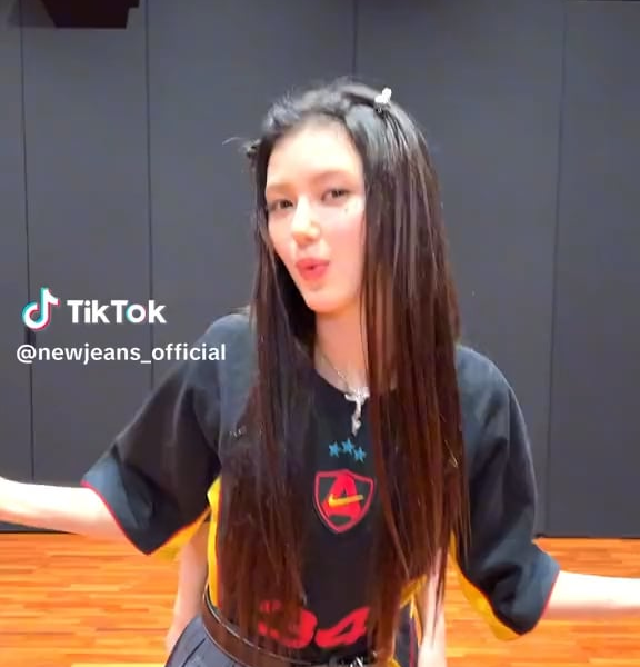 NewJeans Hanni & Danielle on TikTok: ‘ETA’ Dance Challenge with Jimin - 170823