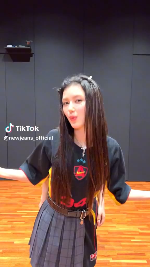 NewJeans Hanni & Danielle on TikTok: ‘ETA’ Dance Challenge with Jimin - 170823