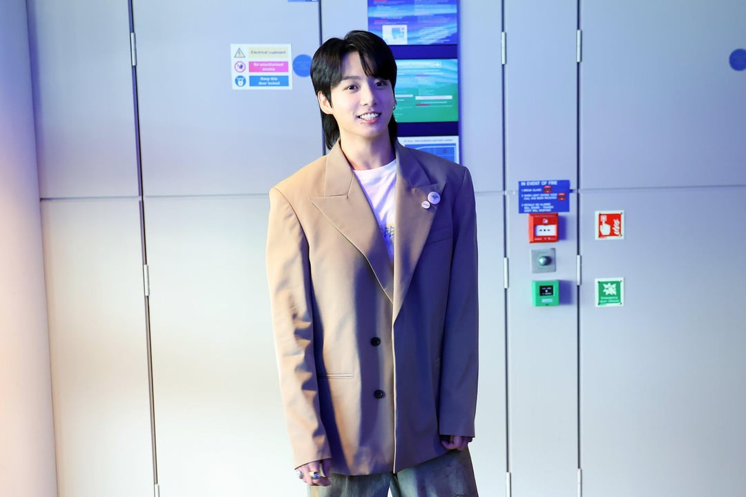 [MTV UK] Wake up besties! New pics of Jungkook in London just dropped - 240723