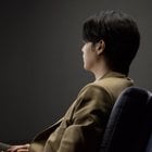 230717 Samsung Mobile: Not only is he a great listener👂… he even has his own talk show 🤩 Can you guess who he is?