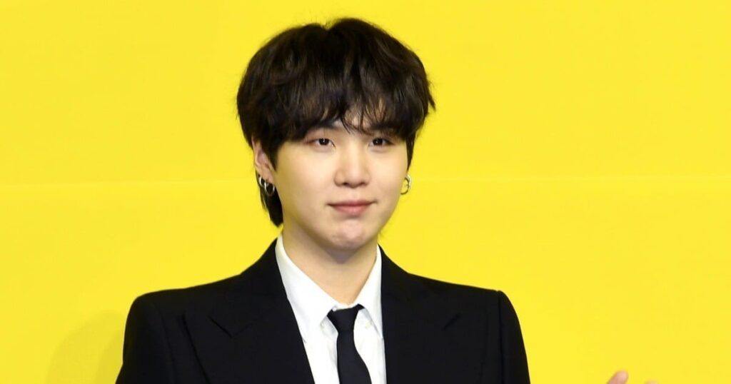 [TenAsia] You want me to stand for an hour with the heatwave warning? BTS SUGA’s big rental ‘flex’, who thought of fans and staff - 020823