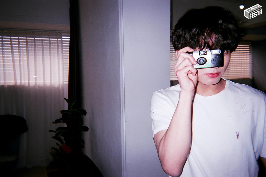 BTS EXHIBITION ‘오, 늘' FILM CAMERA Photo (B side ver.) #2023BTSFESTA (Jungkook + Group) - 110623
