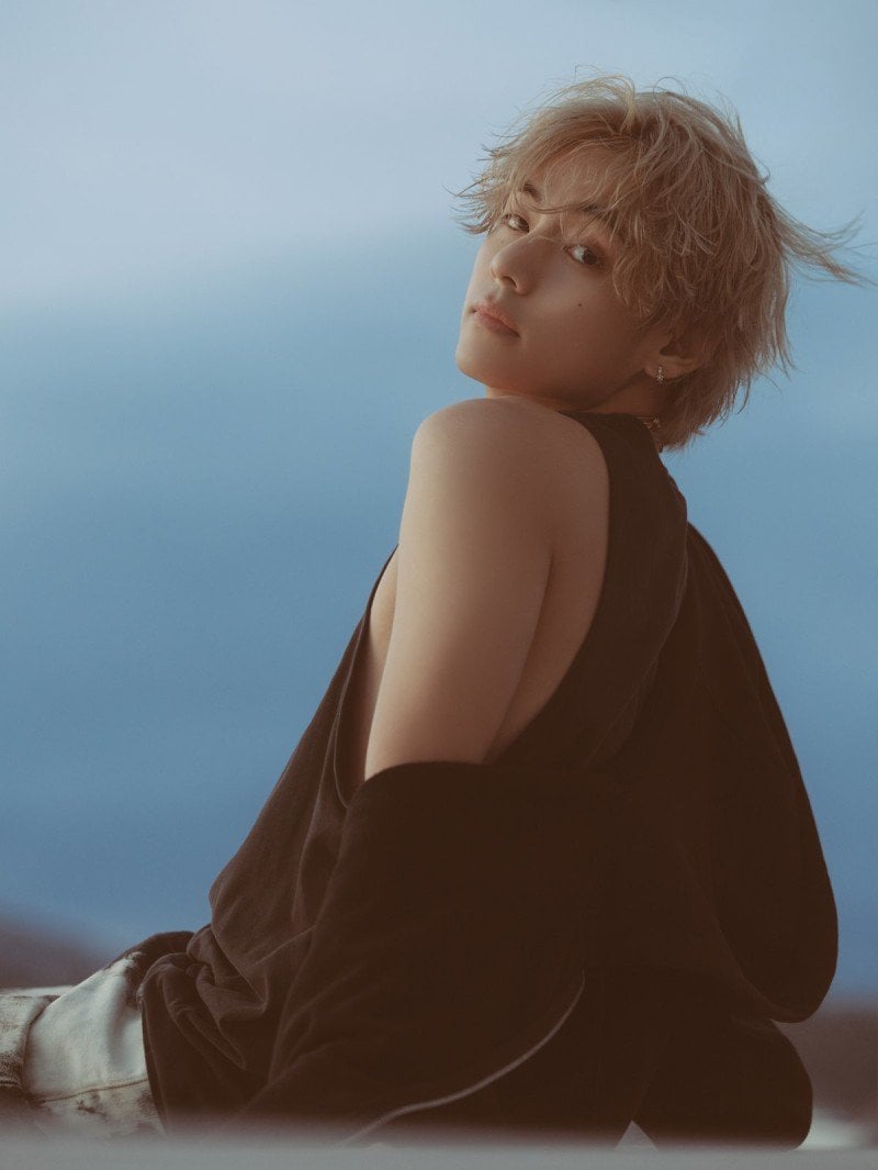 230915 Sports Donga: BTS V writes new history... Solo album's initial sales of 2.1 million, a 'new record'