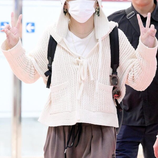 [KMedia] Taehyung’s airport arrival photos - 180923