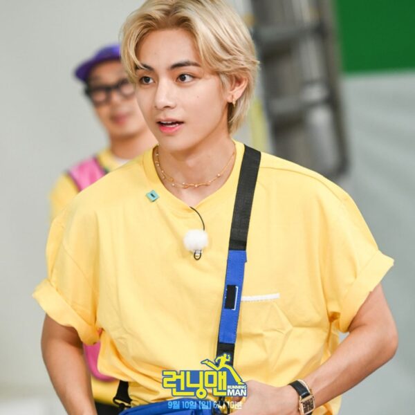 230910 SBSNOW: CGV appeared on the Running Man filming set 💜 It’s a must to watch the live broadcast today.