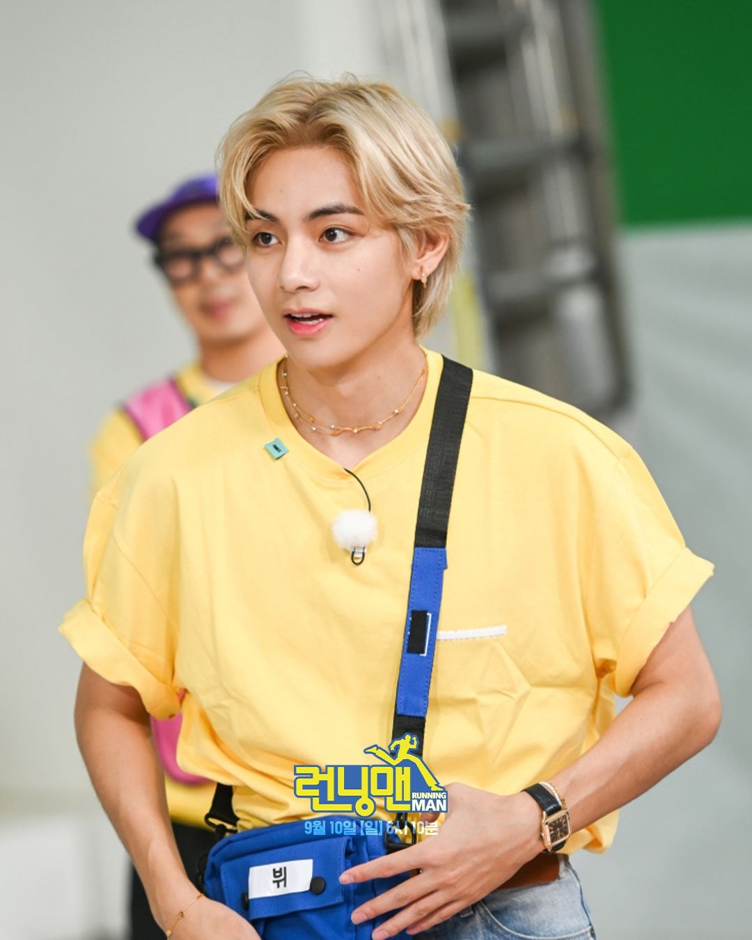 230910 SBSNOW: CGV appeared on the Running Man filming set 💜 It’s a must to watch the live broadcast today.