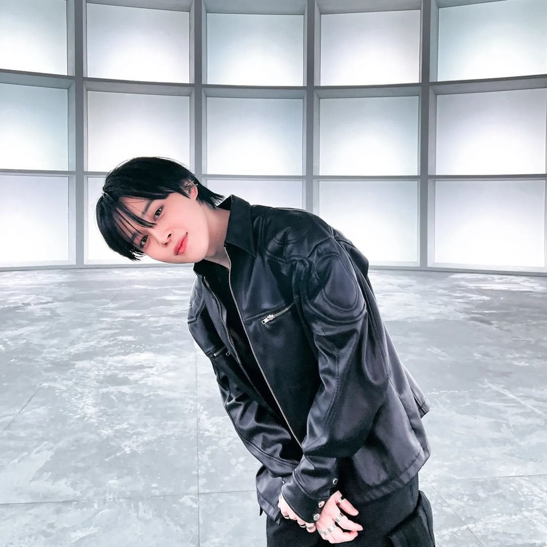 230910 Jimin's "Set Me Free Pt.2" has surpassed 200 million streams on Spotify!