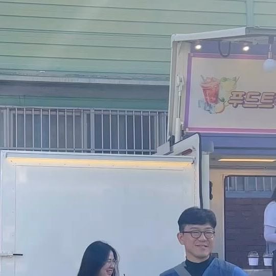 230910 Paran Korea (non-profit animal protection group) on Instagram (j-hope and his mom sent a food truck to support them)