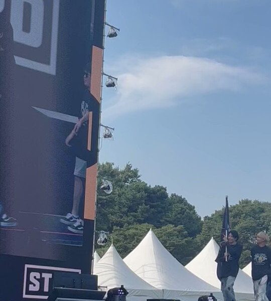 230909 V was on stage at Park Hyoshin's fanmeeting