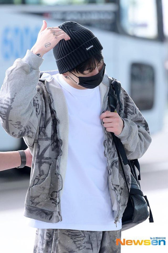 [KMedia] Jungkook’s airport departure photos - 210923