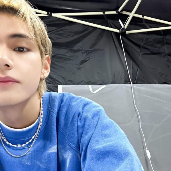 [Today’s Bangtan] Taehyung @ IU’s Palette - 120923
