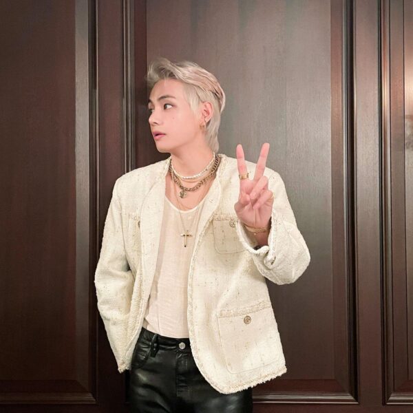 CDTV Twitter (feat. Taehyung) - 180923