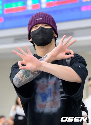 [KMedia] Jungkook’s airport arrival photos - 250923