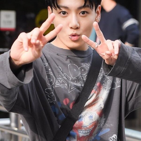 [KMedia] Jungkook leaving the prerecording for Music Bank - 131023