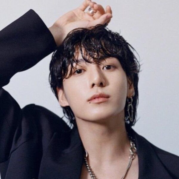 How do you want Jung Kook to commemorate his first 1 billion Spotify streams plaque?