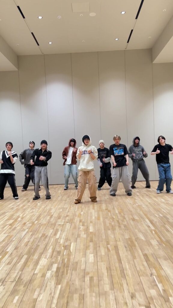 231005 &team doing 3D dance cover