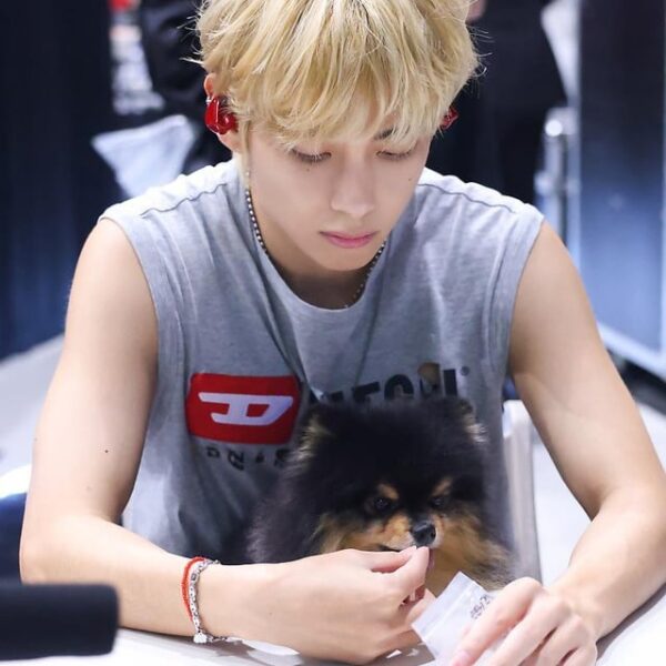 [BIGHIT MUSIC Naver Post] V ‘Layover’ Promotions Behind Photos (1) - 311023