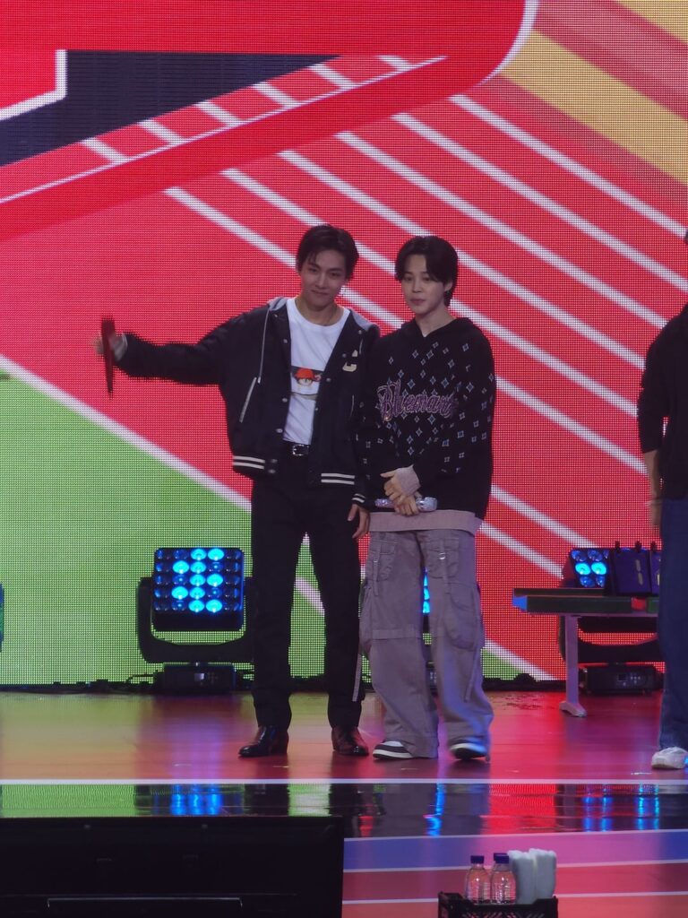 Jimin makes an appearance at Taehyung's fan meeting - 141023