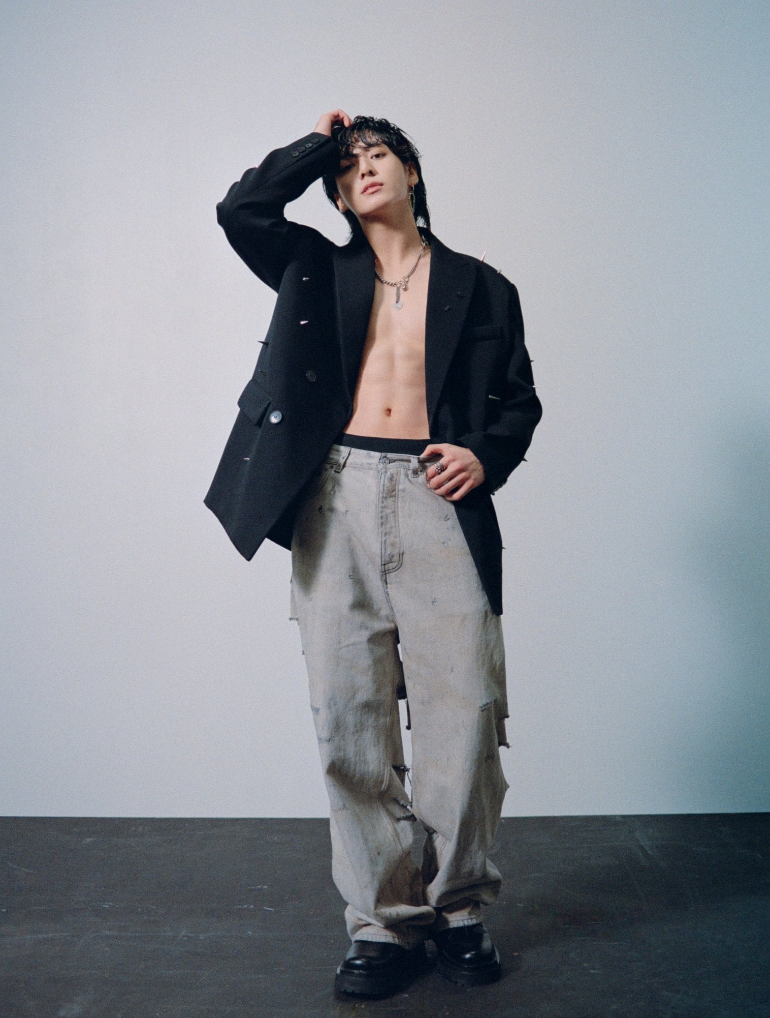 231102 Circle Charts Updates ("Seven" clean ver.:300m digital pts, "Left and right":300m digital pts, "Like Crazy": 200m digital pts; "Layover":2.2m copies)