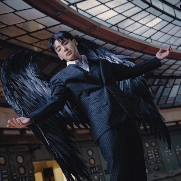 231120 Jungkook's "Standing Next to You" has surpassed 100 million streams on Spotify!