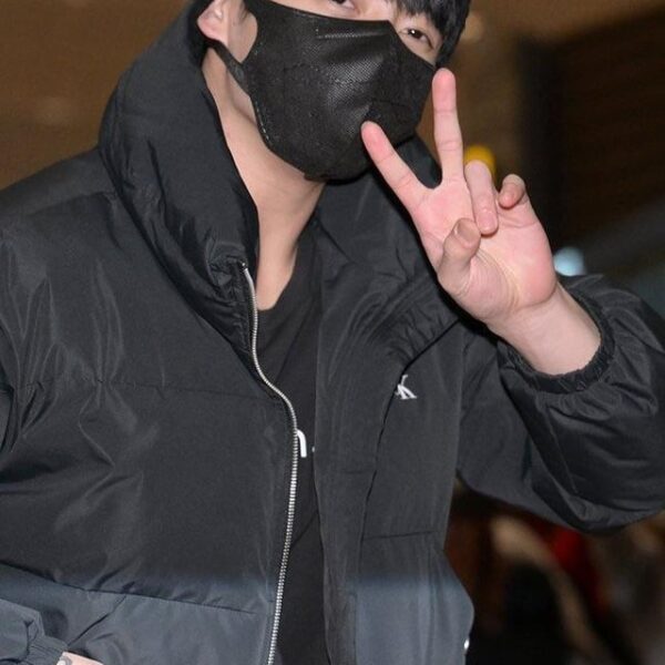 [Kmedia] Jungkook Airport Departure photos - 291123
