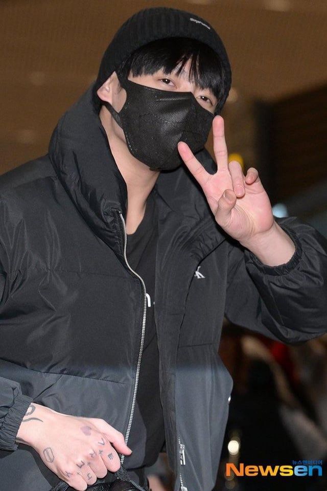 [Kmedia] Jungkook Airport Departure photos - 291123