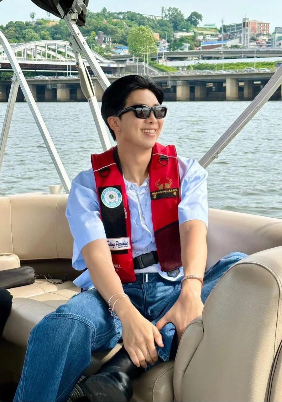 What’s your fav pic of your bias and why?