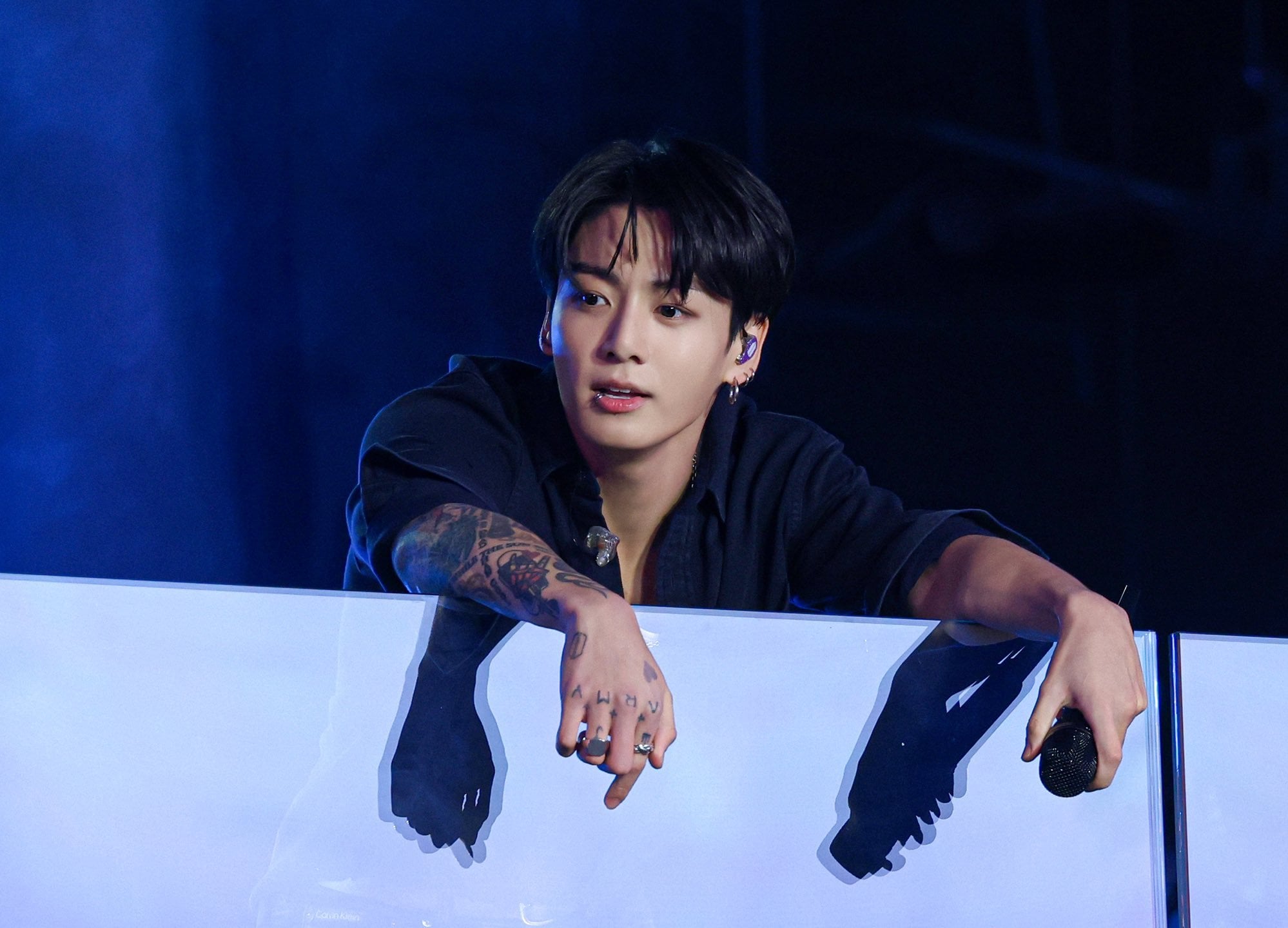 231217 Jungkook has surpassed 4 billion streams on Spotify, the first Kpop soloist to reach this milestone!