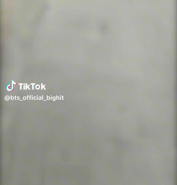 [BTS Official TikTok] Jungkook & Usher - ‘Standing Next to You’ Dance Challenge - 151223