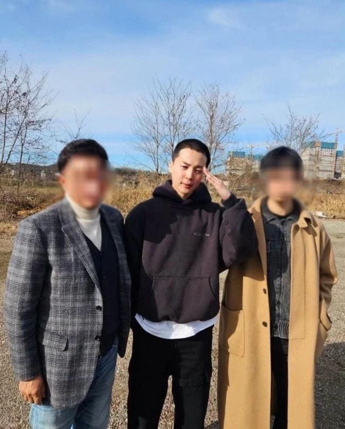 Magnate Cafe (Jimin’s dad’s cafe) posted about Jimin enlisting - 131223