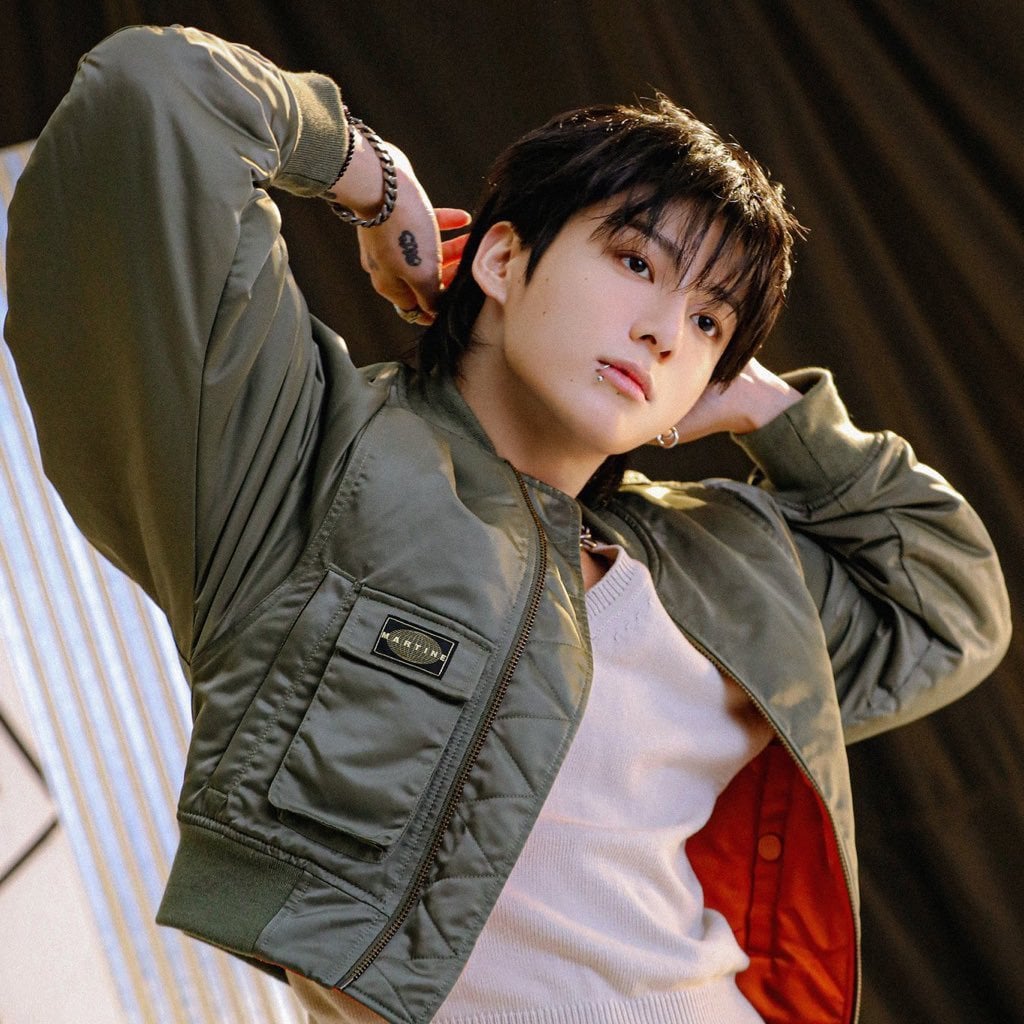 Jungkook’s “Golden” has surpassed 2.5 BILLION streams on Spotify, the first Kpop Soloist’s album to do so! - 290124