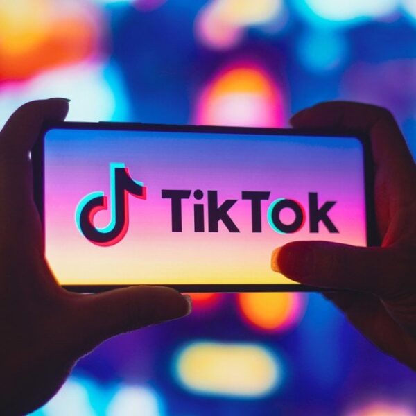 240130 Billboard: Taylor Swift, Drake, BTS Music May Leave TikTok This Week as UMG Licensing Negotiations Collapse