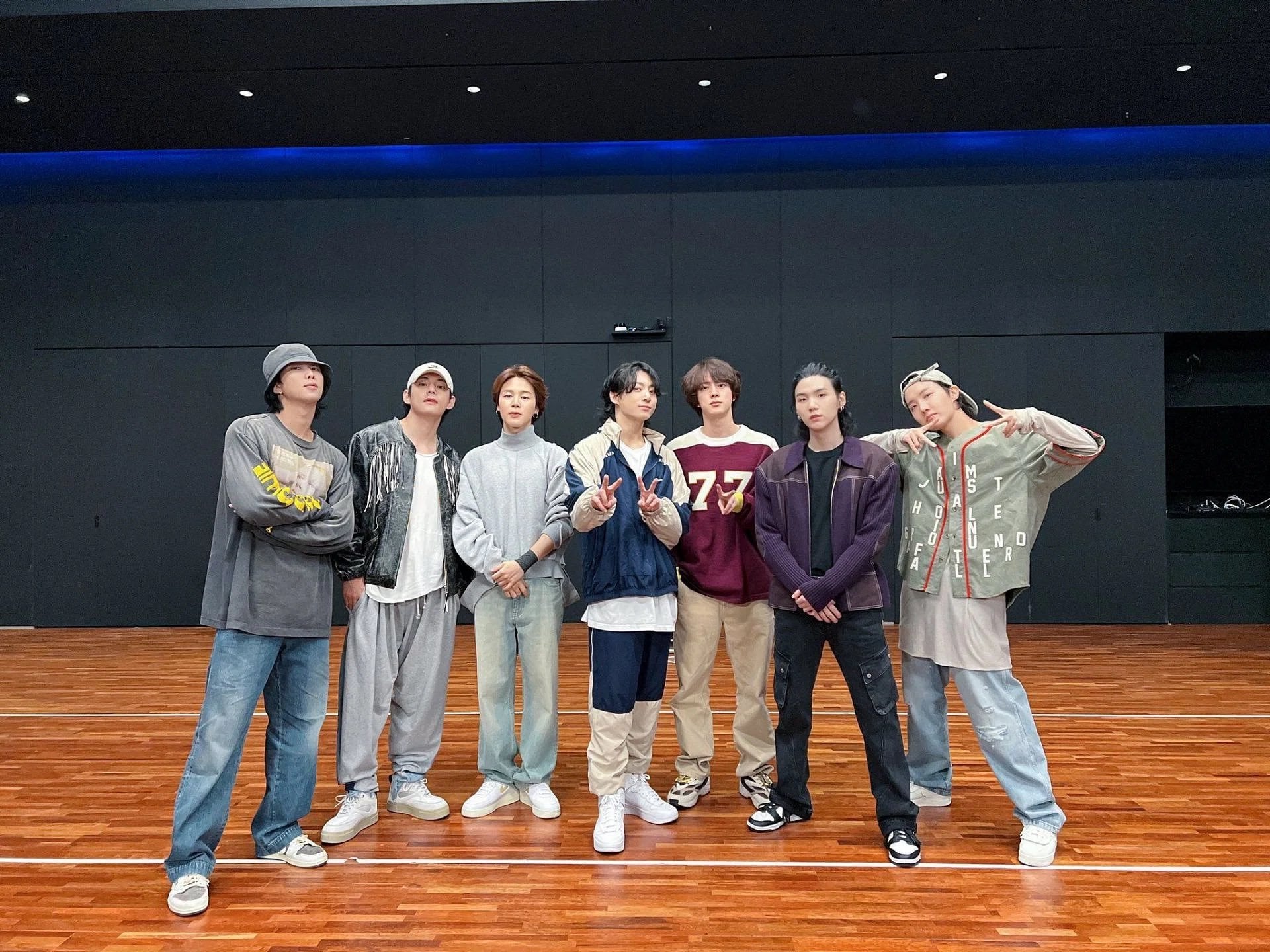 240131 "Run BTS" has surpassed 400 million streams on Spotify, BTS’ 17th song to do so.