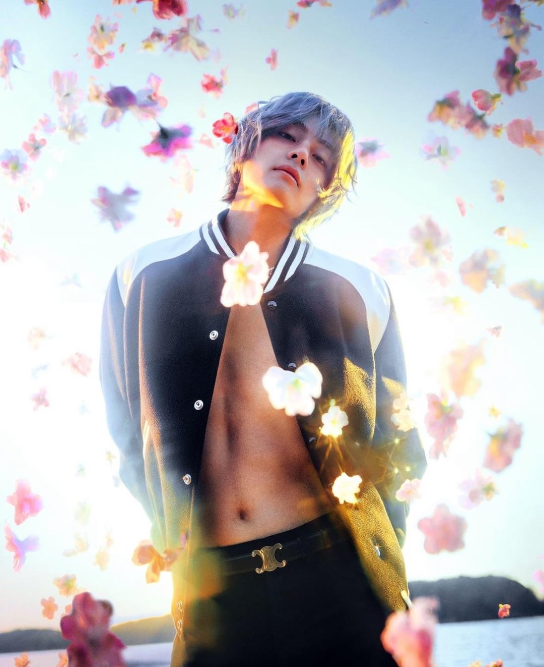 Photographer Kim Heejune IG Post (additional pics from Taehyung’s pictorial for Harper’s BAZAAR Korea) - 220124
