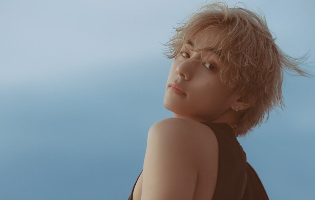 V's "Slow Dancing" has surpassed 300 million streams on Spotify. - 150224